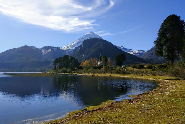 Lago Huechulafquen y Volcán Lanín